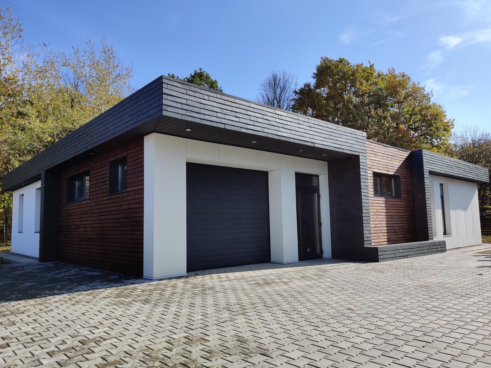 "Лісне" — котеджне містечко в Харкові . Фасадний сланець Samaca