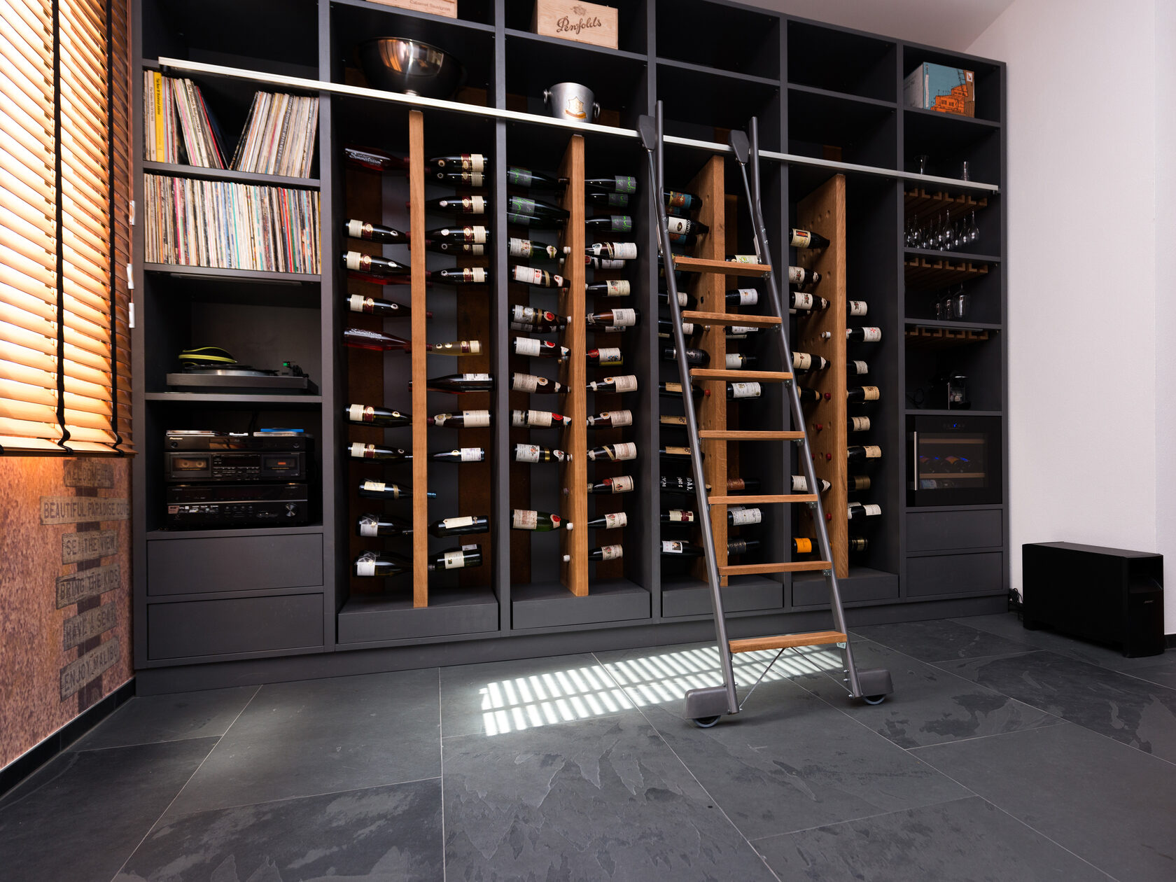 Сланцева плитка "Black Wing". Новини компанії "Dafa"